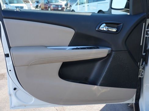 Used 2017 Dodge Journey SE w/ Safe & Sound Group image 14