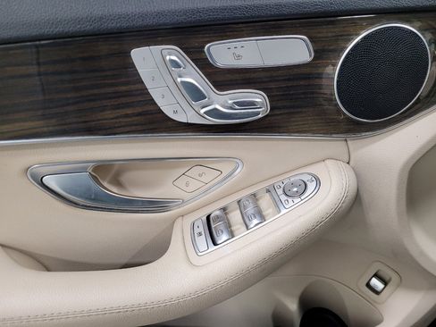 Used 2018 Mercedes-Benz C 300 Sedan w/ Premium Package image 27