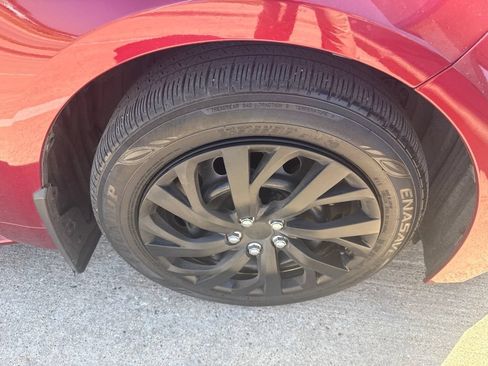 Used 2025 Toyota Corolla LE FWD image 5