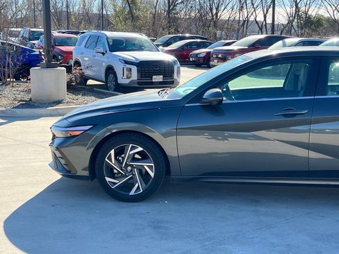 Certified 2024 Hyundai Elantra Limited image 7