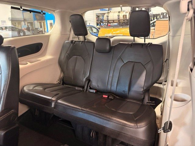 Used 2017 Chrysler Pacifica Touring-L Plus w/ Tire & Wheel Group FWD image 22