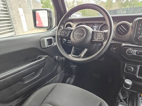 Used 2021 Jeep Gladiator Sport AWD/4WD image 9