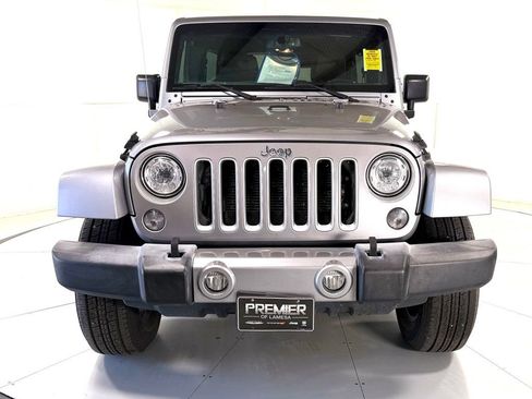 Used 2017 Jeep Wrangler Unlimited Sahara w/ Connectivity Group image 11