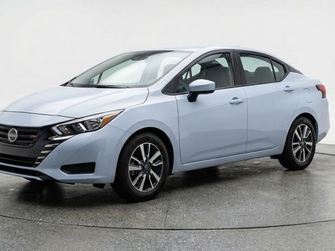 Used 2025 Nissan Versa SV image 3