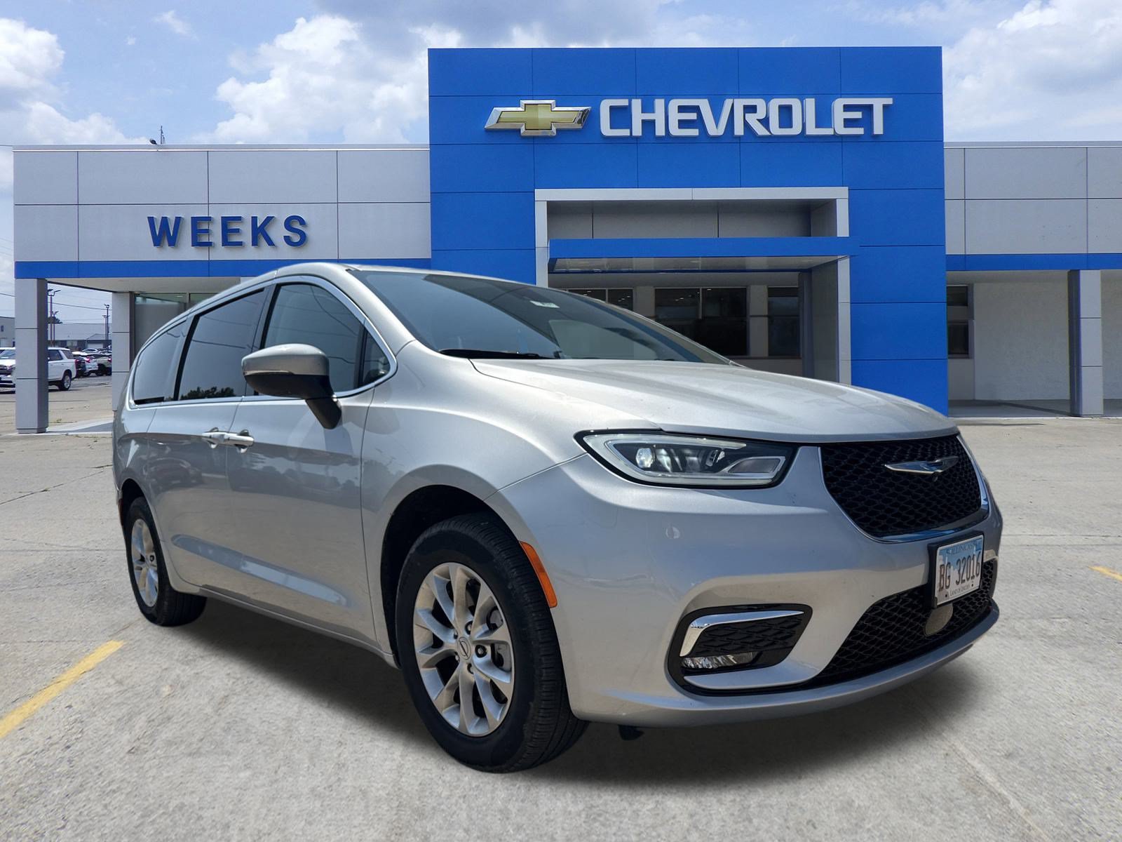 Used 2023 Chrysler Pacifica Touring-L AWD/4WD image 1