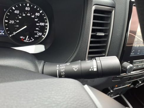 Used 2022 Nissan Frontier SV w/ Technology Package image 21