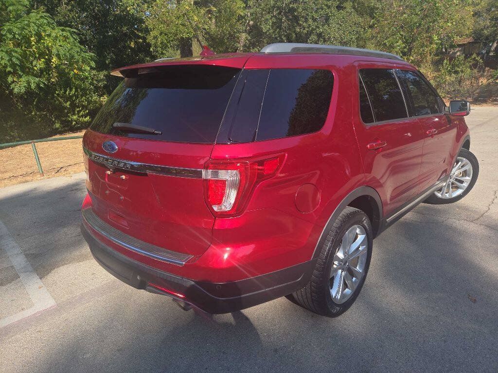 Used 2018 Ford Explorer XLT w/ Equipment Group 202A FWD image 7