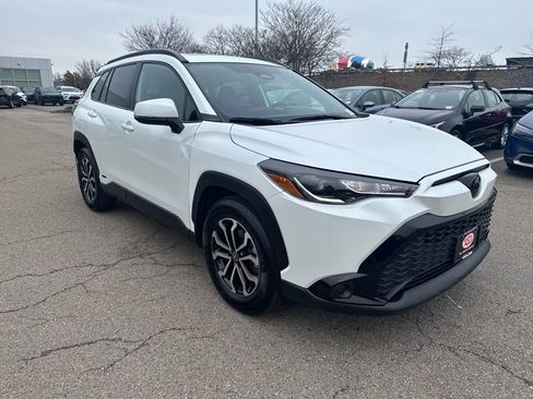 Used 2024 Toyota Corolla Cross AWD Hybrid w/ Moonroof Package image 9