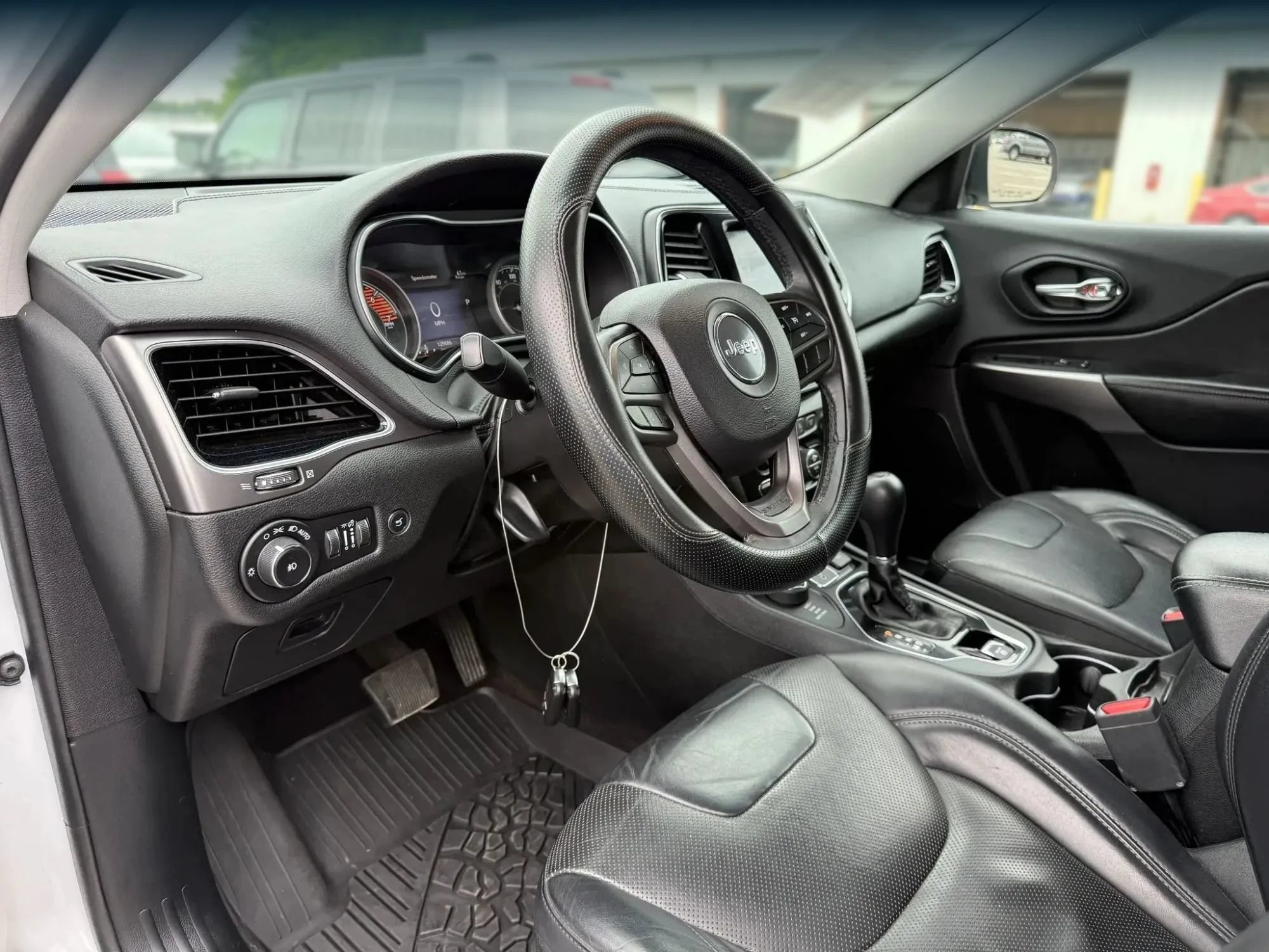 Used 2019 Jeep Cherokee Limited AWD/4WD image 17