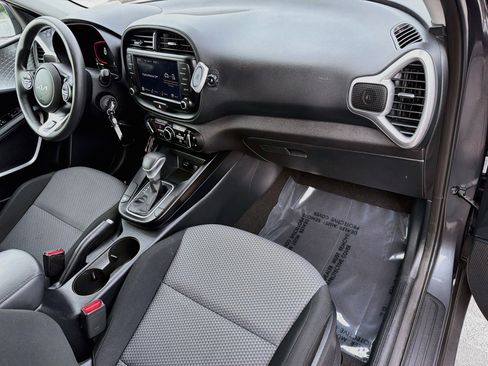 Used 2023 Kia Soul LX w/ LX Technology Package FWD image 13