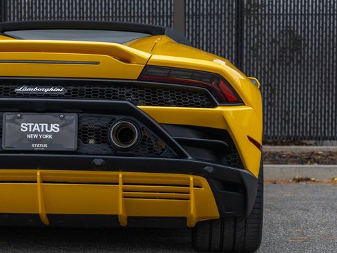 Used 2024 Lamborghini Huracan EVO image 35