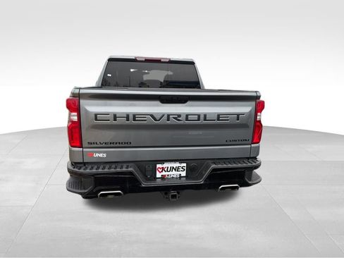 Used 2022 Chevrolet Silverado 1500 Custom Trail Boss w/ LPO, Dark Essentials Package image 9