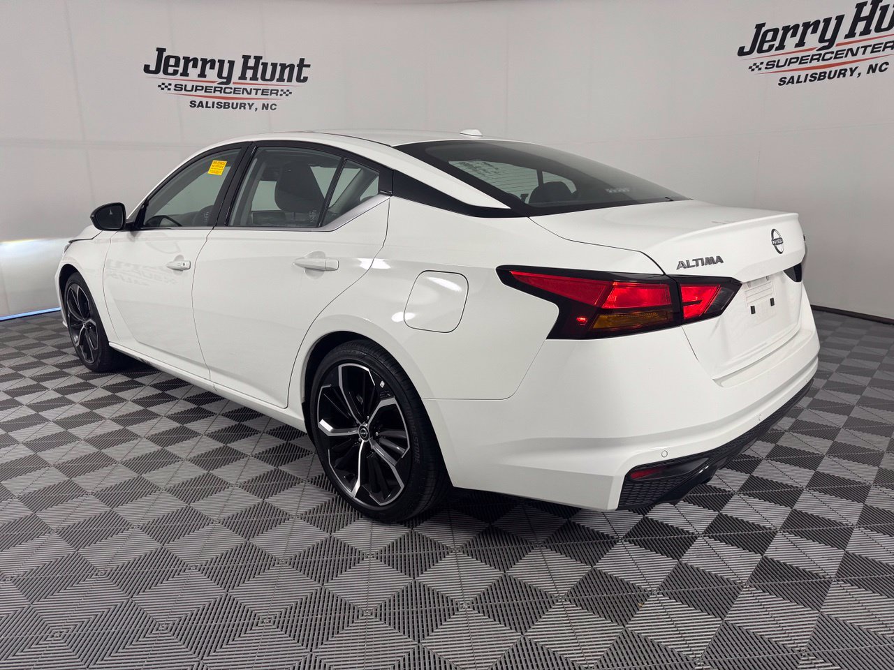 Used 2025 Nissan Altima 2.5 SR FWD image 9