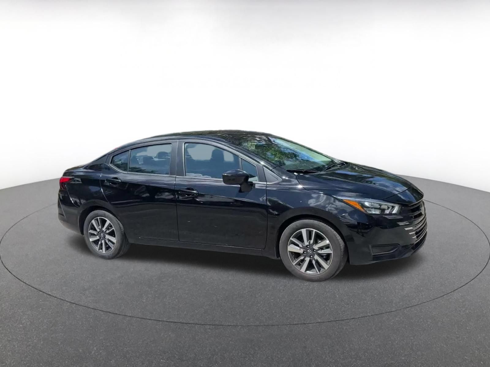 Used 2025 Nissan Versa SV FWD image 2