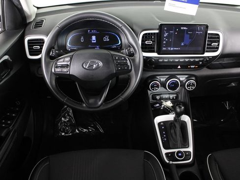 Certified 2024 Hyundai Venue Limited FWD image 8