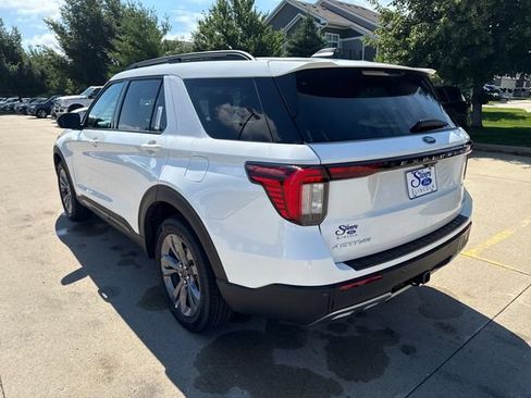 New 2026 Ford Explorer Active w/ Active Comfort Package AWD/4WD image 8