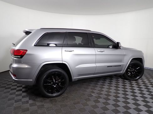 Used 2019 Jeep Grand Cherokee Altitude AWD/4WD image 19
