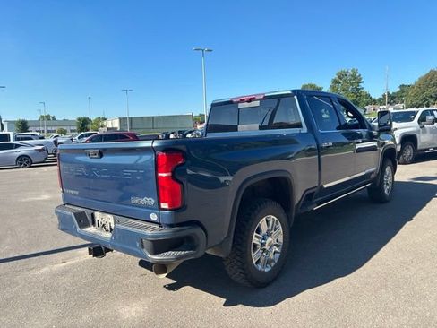 Used 2025 Chevrolet Silverado 3500 High Country w/ Technology Package AWD/4WD image 9