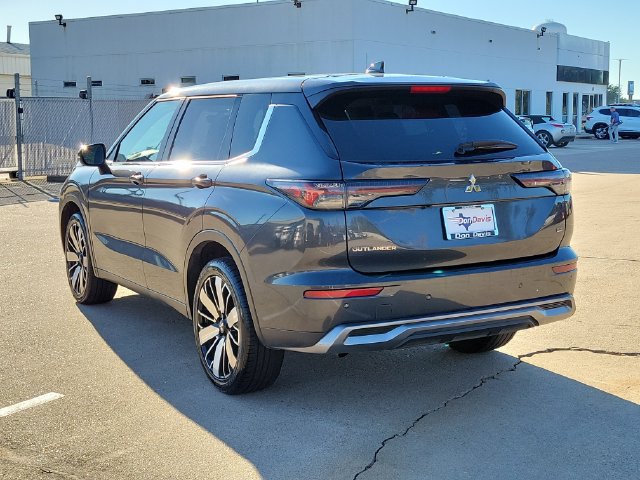 Used 2025 Mitsubishi Outlander SE FWD image 4