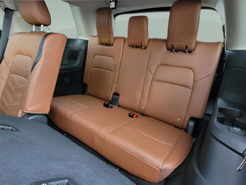 Used 2024 Nissan Pathfinder Platinum w/ Cargo Package image 16