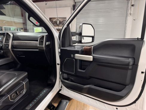 Used 2017 Ford F350 Platinum image 19