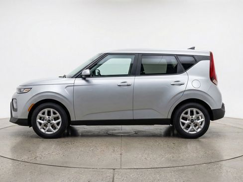 Used 2025 Kia Soul LX w/ LX Technology Package image 5