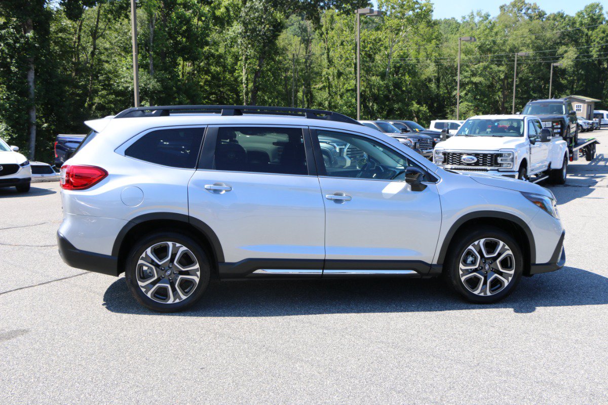 Used 2026 Subaru Ascent Limited AWD/4WD image 9