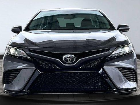 Used 2020 Toyota Camry SE FWD image 2