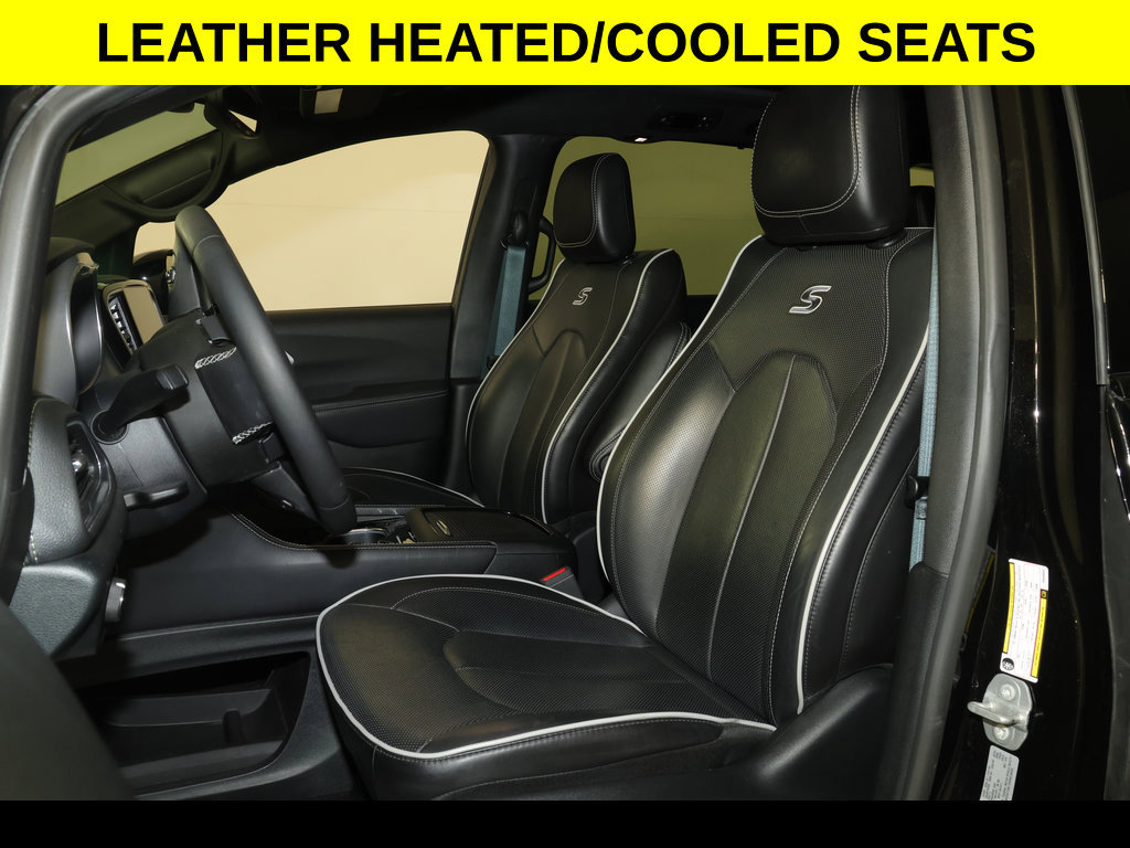 Used 2025 Chrysler Pacifica Limited FWD image 4