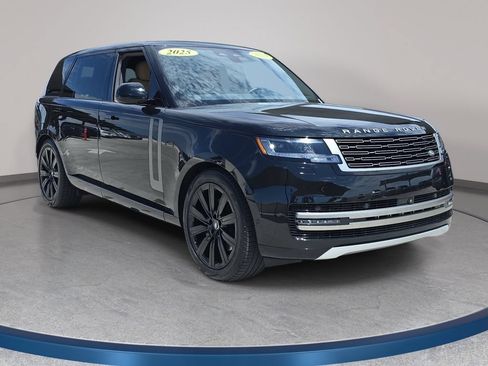 Used 2025 Land Rover Range Rover Long Wheelbase SE AWD/4WD image 3