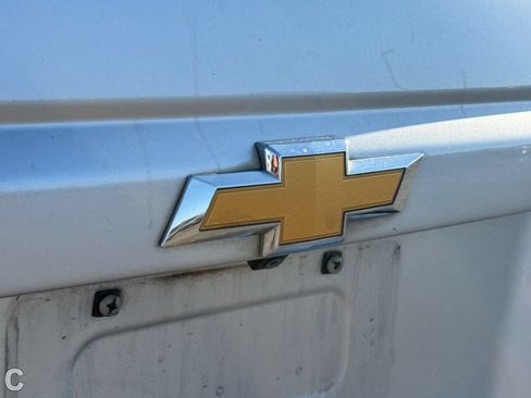 Used 2020 Chevrolet Suburban LT RWD image 12