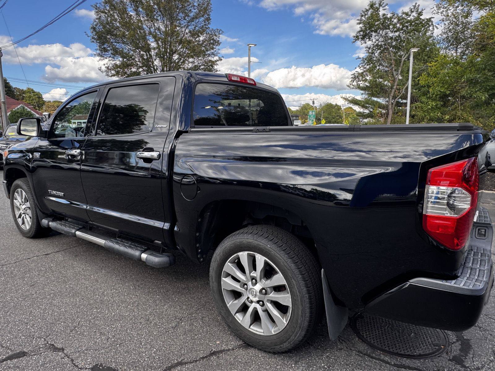 Used 2015 Toyota Tundra Limited w/ Limited Premium Package AWD/4WD image 5