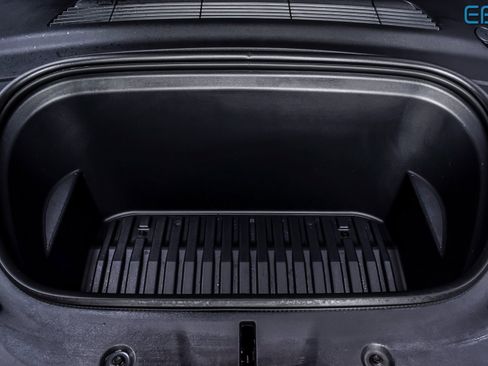 Used 2024 Tesla Model Y Performance image 11