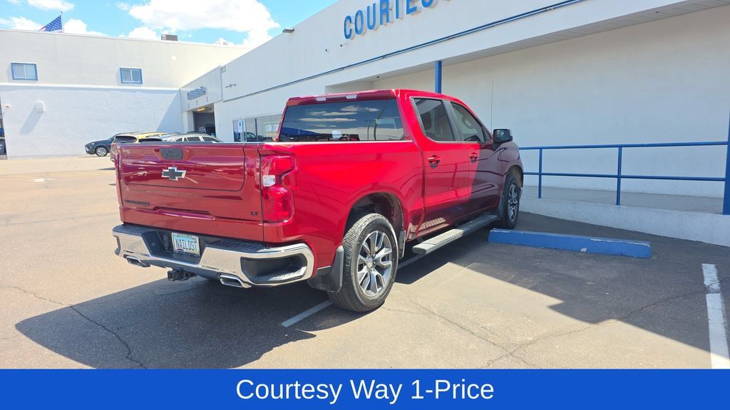 Used 2022 Chevrolet Silverado 1500 LT w/ Z71 Off-Road Package AWD/4WD image 9