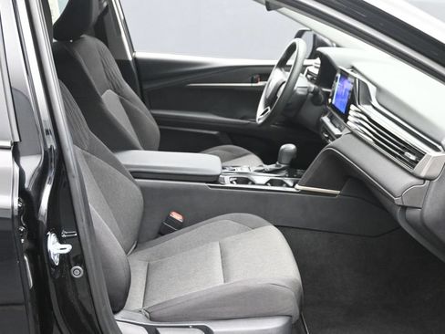 Used 2025 Toyota Camry LE FWD image 9