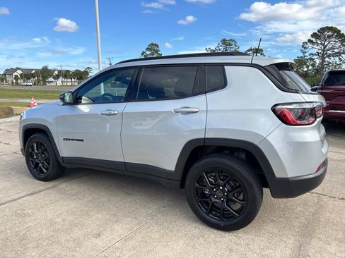 New 2026 Jeep Compass Latitude image 5