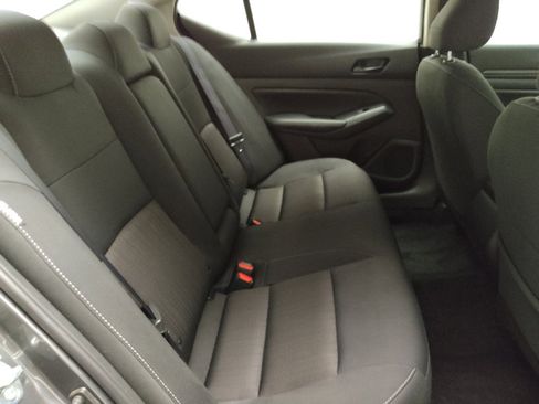 Used 2025 Nissan Altima 2.5 SV FWD image 19