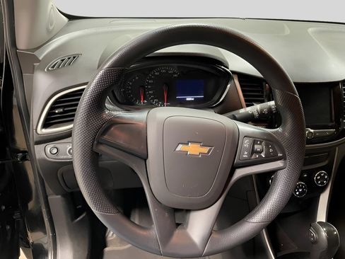 Used 2020 Chevrolet Trax LS FWD image 10