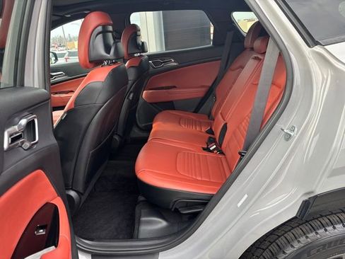 Used 2023 Kia Sportage SX image 16