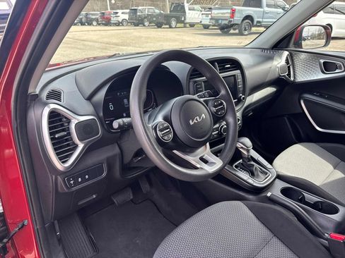 Used 2023 Kia Soul LX w/ LX Technology Package image 13