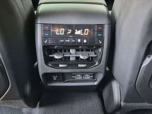 Used 2023 Jeep Grand Cherokee Overland w/ Adv Protech Group III AWD/4WD image 18