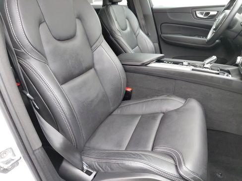 Used 2022 Volvo XC60 B5 Inscription w/ Advanced Package image 25