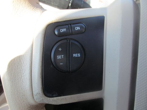 Used 2014 Ford Expedition XLT w/ Equipment Group 202A AWD/4WD image 37