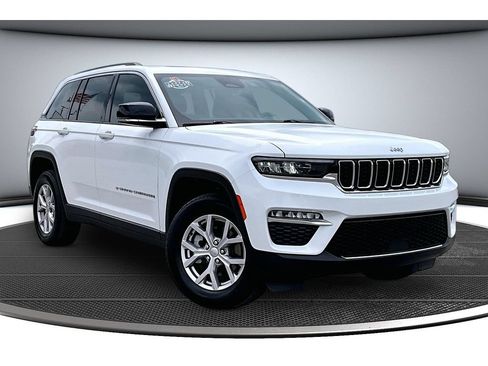 Certified 2022 Jeep Grand Cherokee Limited AWD/4WD image 2