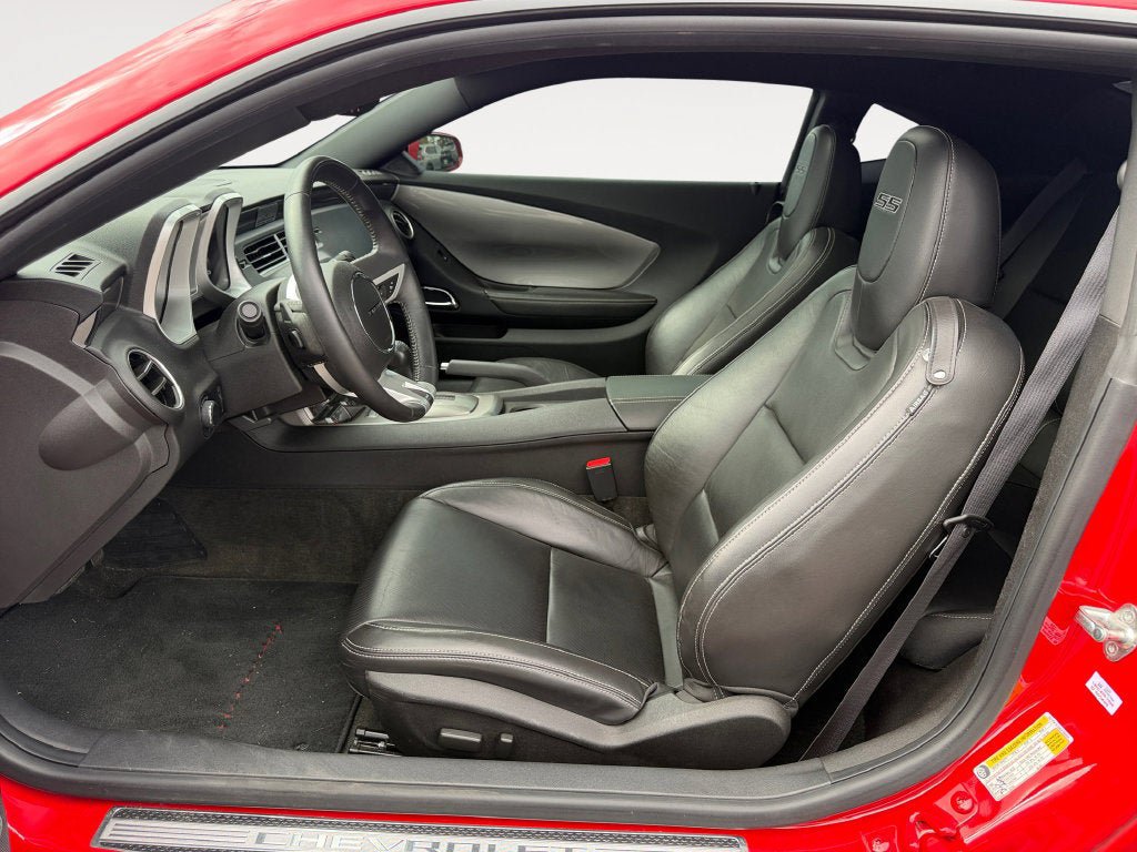 Used 2010 Chevrolet Camaro SS w/ RS Package RWD image 7
