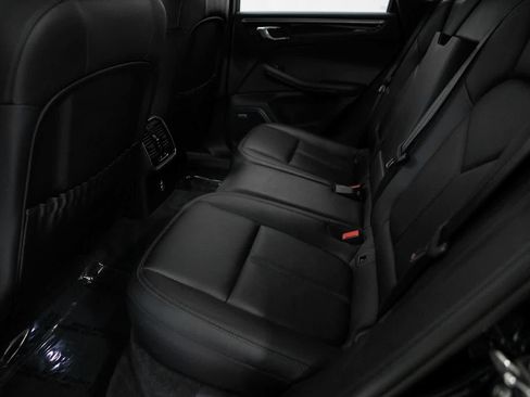 Used 2024 Porsche Macan S AWD/4WD image 34