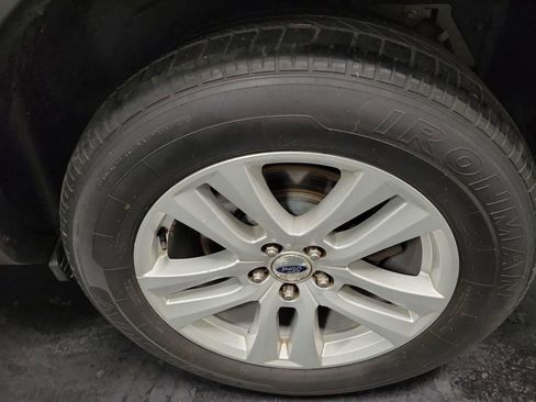 Used 2018 Ford Explorer XLT image 11