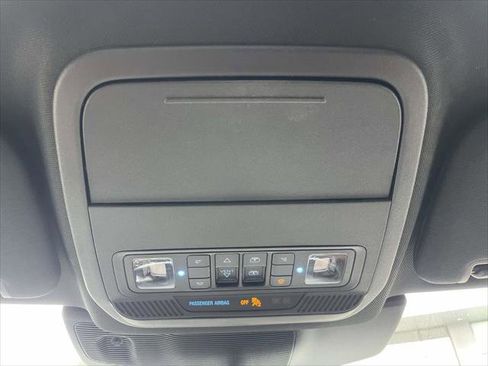 Used 2022 Ford Explorer King Ranch w/ Premium Technology Package image 33