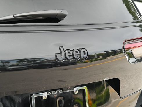 Used 2025 Jeep Grand Cherokee L Limited AWD/4WD image 39