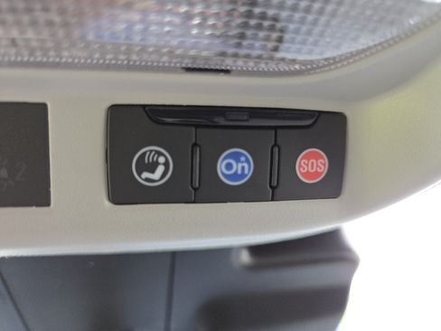 Used 2025 Chevrolet Trax LT FWD image 34